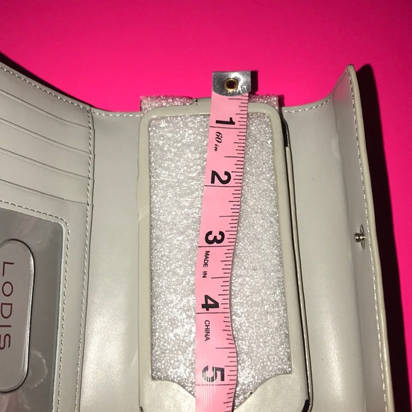 LODIS CELL WALLET!! - Picture 5 of 7